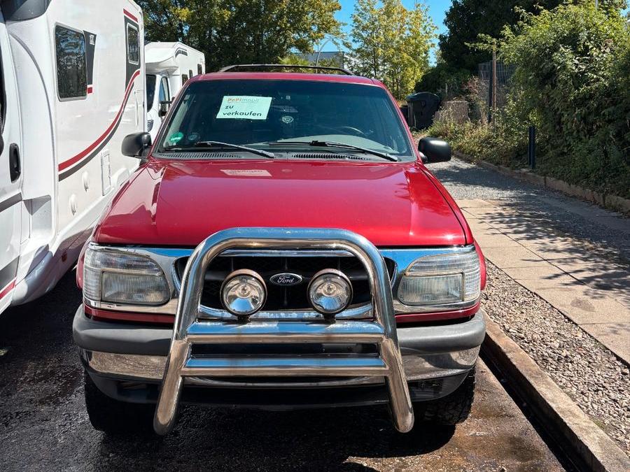 Ford Explorer -