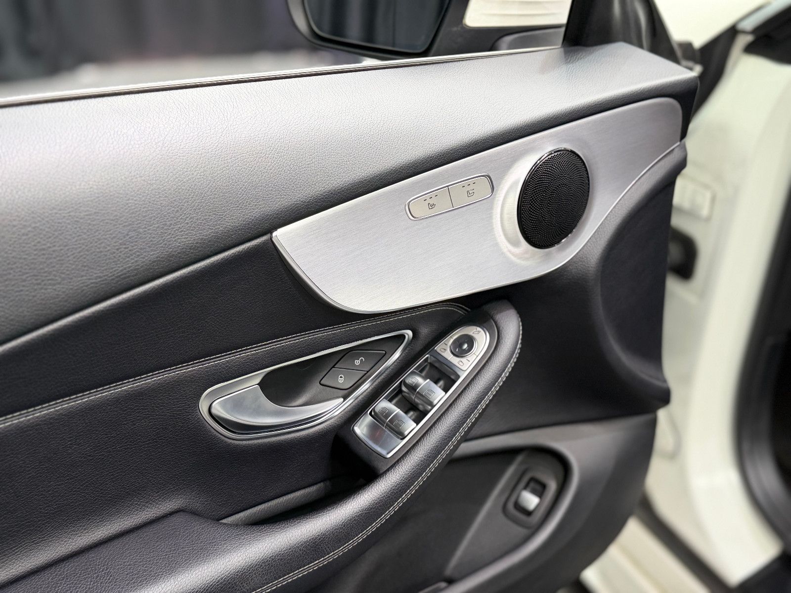 Fahrzeugabbildung Mercedes-Benz C 180 Cabrio |AMG-LINE|LED|RF-CAM|AUTOMATIK