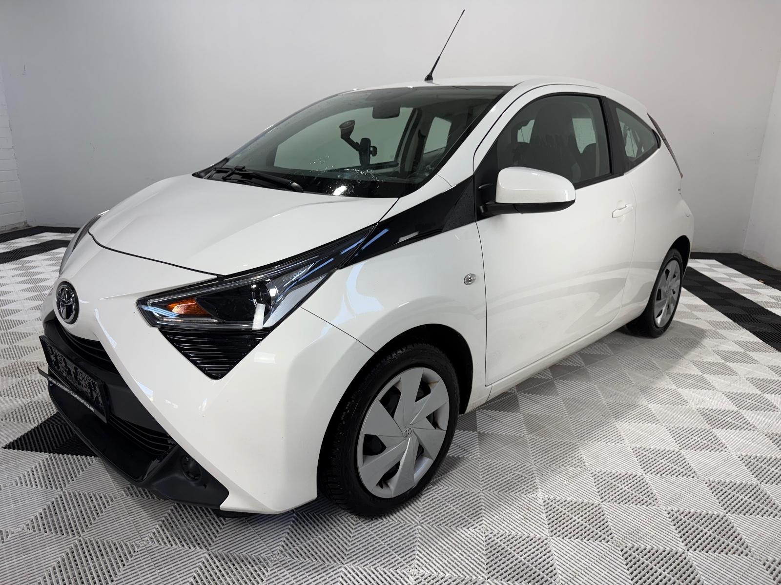 Toyota Aygo (X) 1,0-l-VVT-i x-play°1 Hand°Automatik