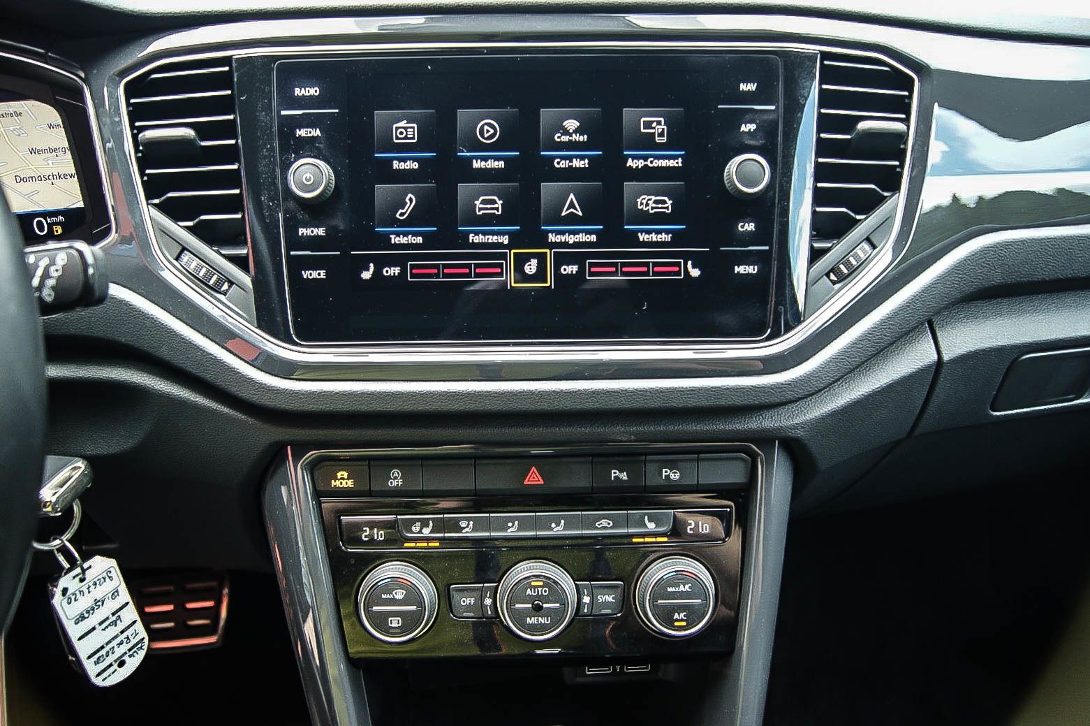 Fahrzeugabbildung Volkswagen T-Roc 20 TDI DSG Sport NAVIGATION SPORT VIRTUAL