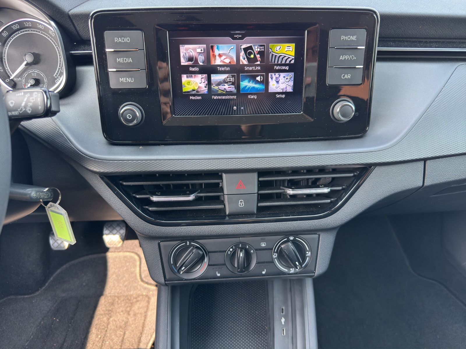 Fahrzeugabbildung SKODA Kamiq Active /Carplay/Pdc/Sitzheitzung/