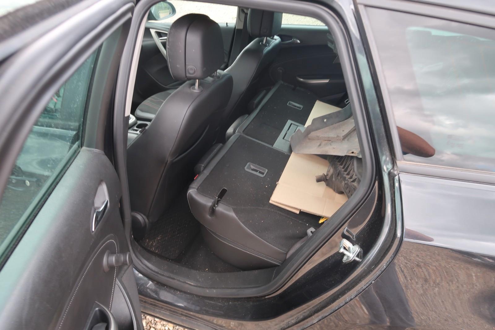 Opel Astra 2012 — photo 14