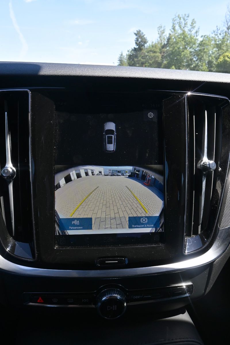 Fahrzeugabbildung Volvo V60 T6 AWD PHEV Essential*Leder*AHK*PDC*