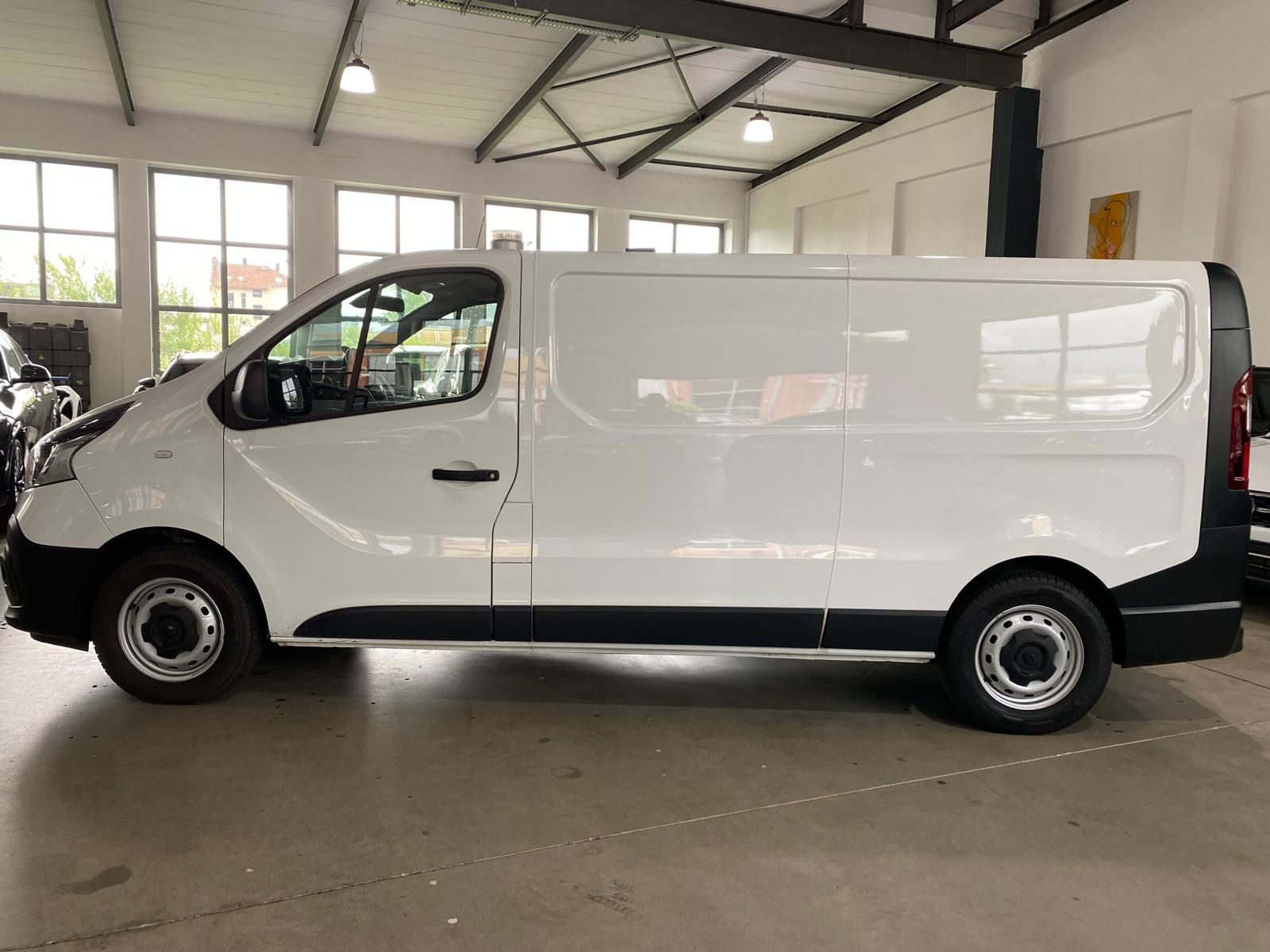 Fahrzeugabbildung Renault Trafic L2H1 2.0 dCi 145/Navi/Klima/AHK/STHZG/