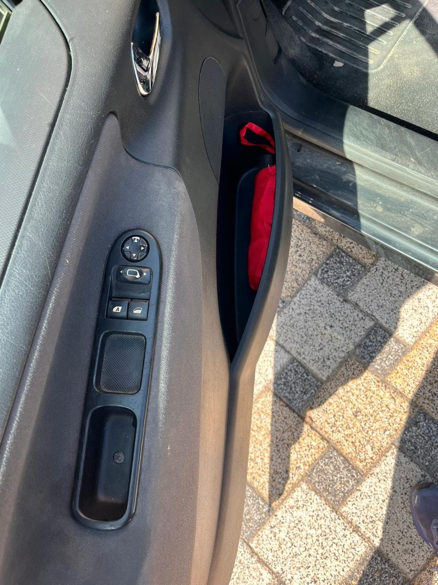 Peugeot 207 2011 — photo 7