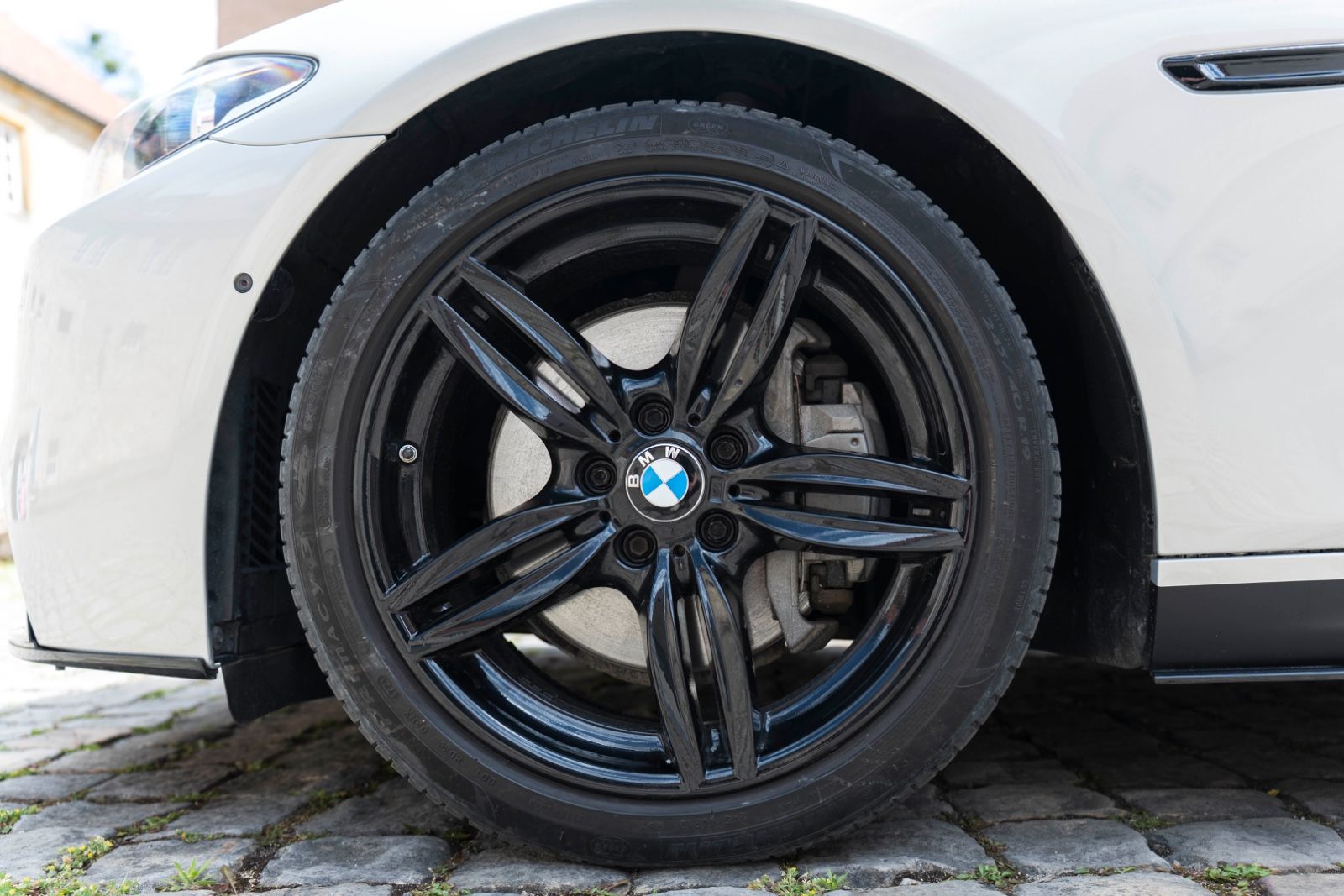 Fahrzeugabbildung BMW 550IX M-SPORTPAKET HUD B&O ACC HUD KAM TOTW