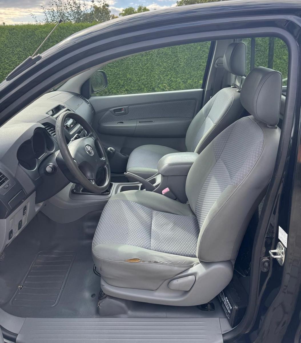 TOYOTA HILUX 2.5 D-4D 120CH - BVM - ATTELAGE FIXE - 159.384 KMS
