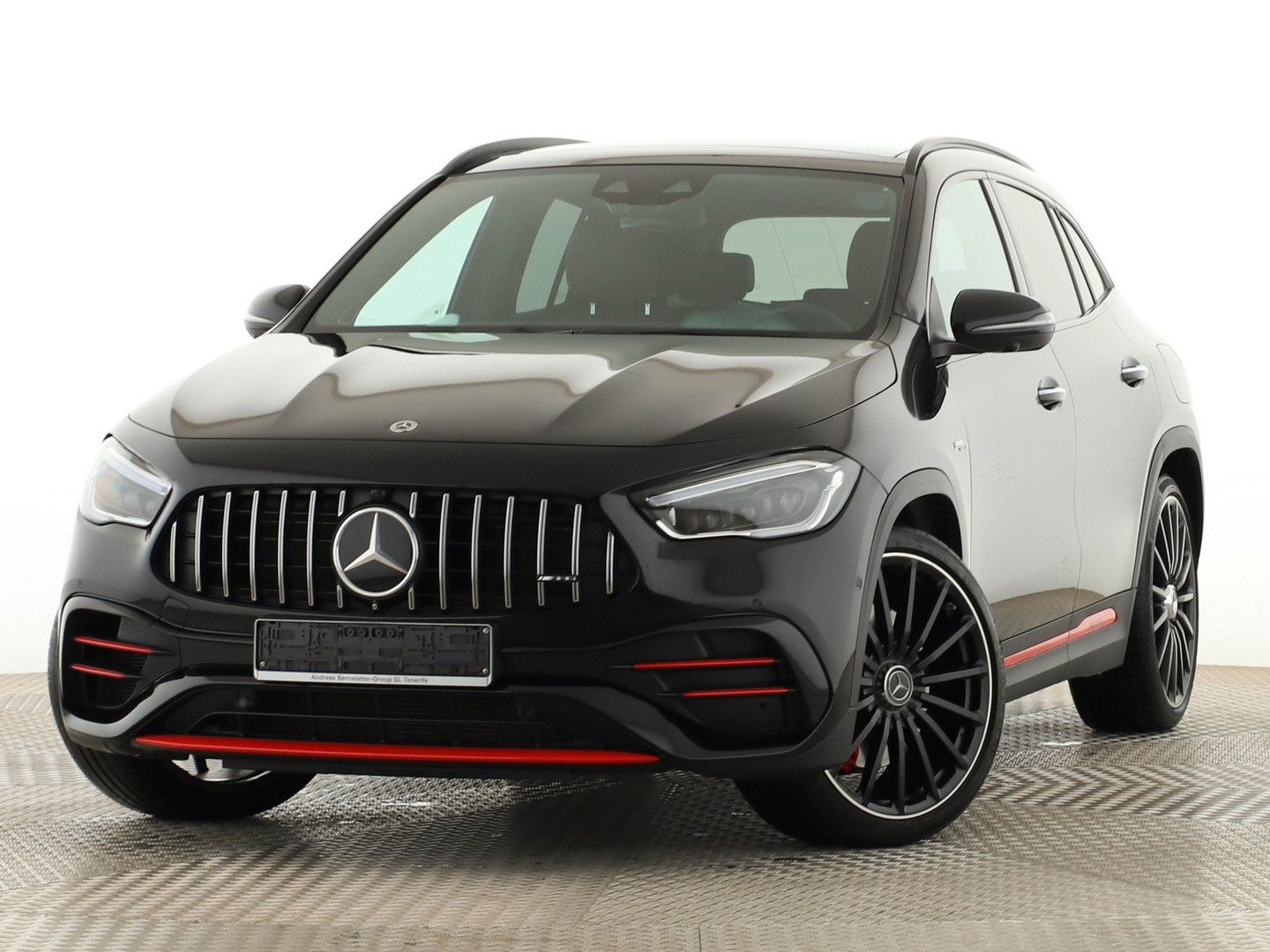 MERCEDES-BENZ GLA 45s AMG