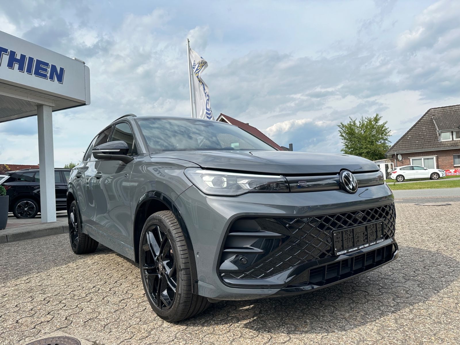 Fahrzeugabbildung Volkswagen Tiguan 2.0 TDI 4M R-Line Pano/AHK/ACC/Navi