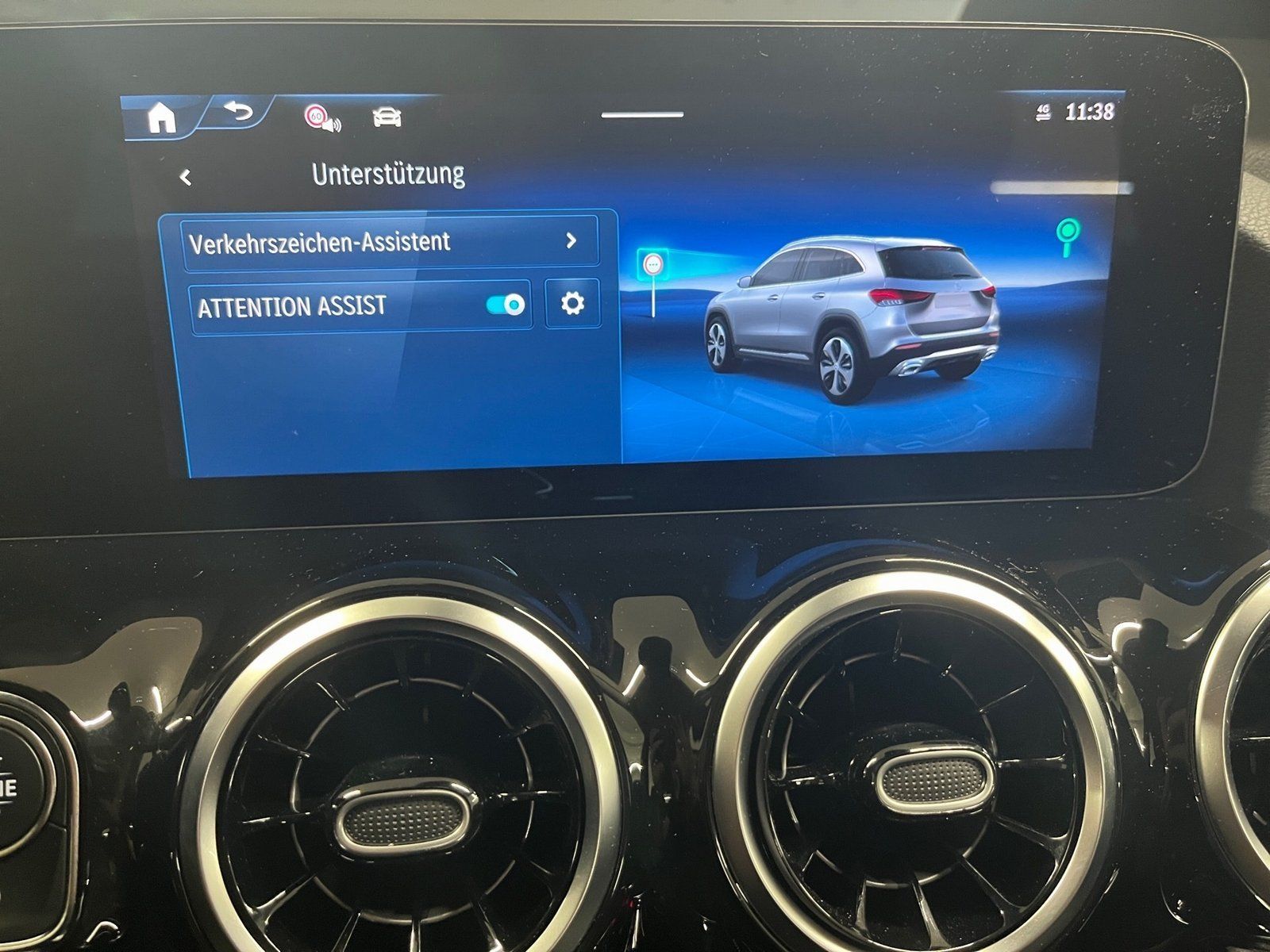 Fahrzeugabbildung Mercedes-Benz GLA 180 Progressive Advanc*Totwinkel*CarPlay*LED