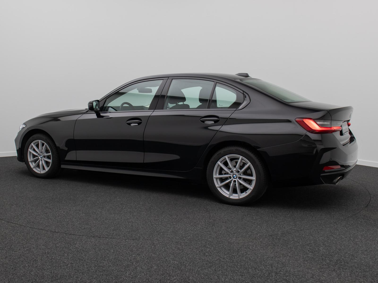 BMW 318i  Widscreen PDC GeschwindigReg DAB Cockpit+