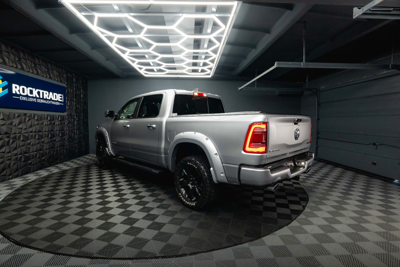 Fahrzeugabbildung Dodge RAM 5.7 V8 HEMI 4x4 LARAMIE LPG Offroad-Bodylift