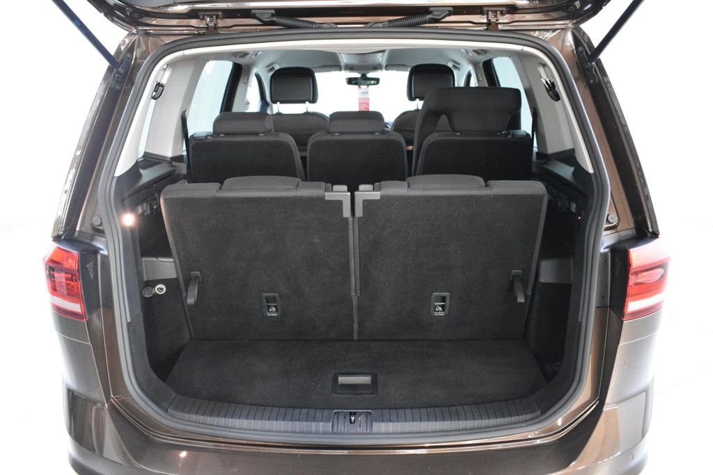 Volkswagen Touran 1.4 TSI Comfort 7SI+NAVI+LED+SHZ+ACC+AHK+
