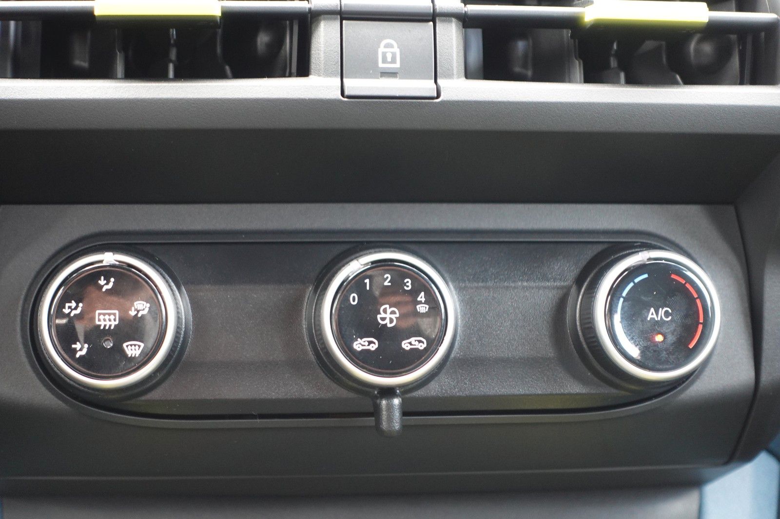 Fahrzeugabbildung Fiat Grande Panda 1.2 Automatik,Carplay, Pixel LED