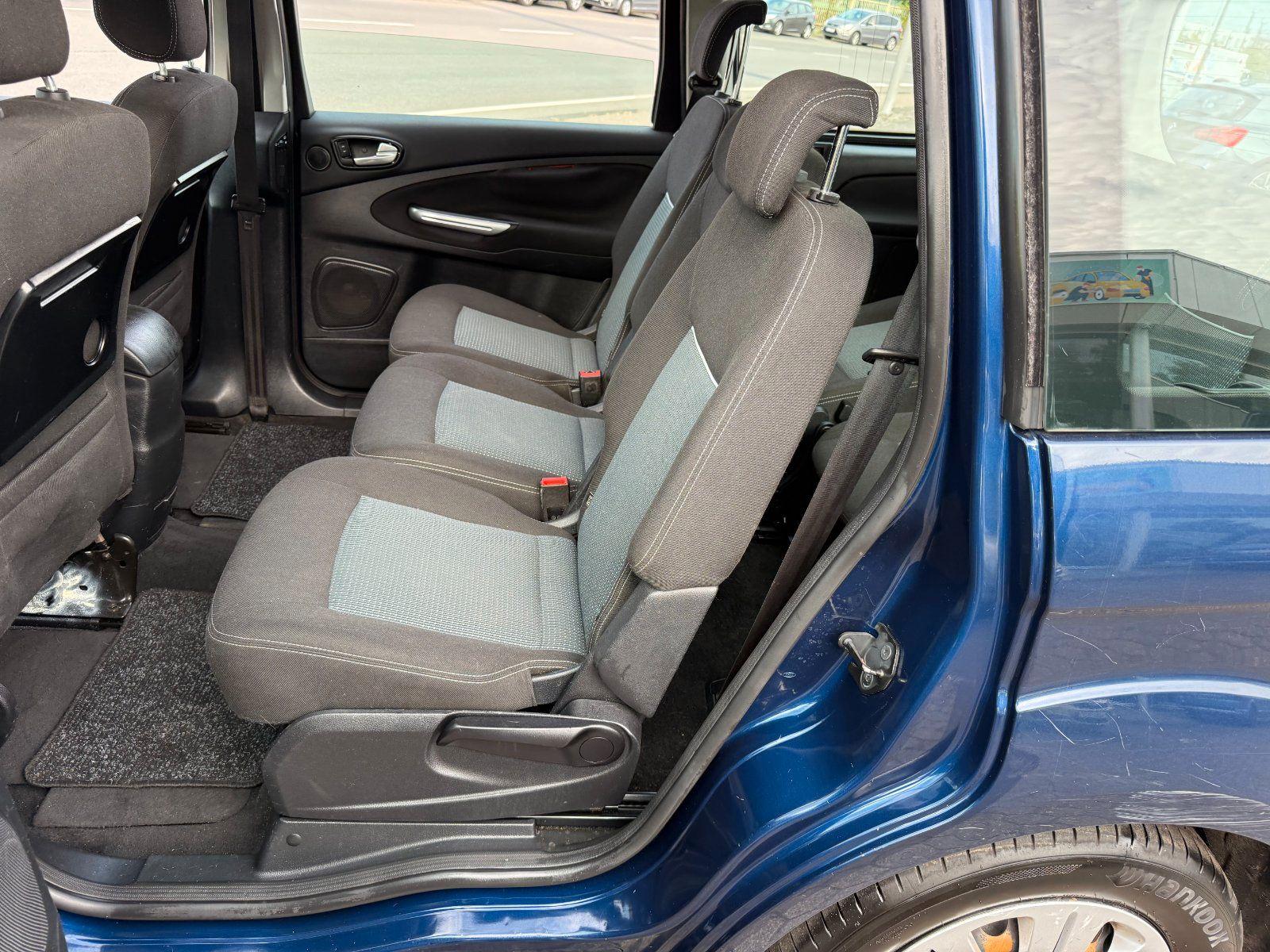 Ford Galaxy 2012 — photo 11