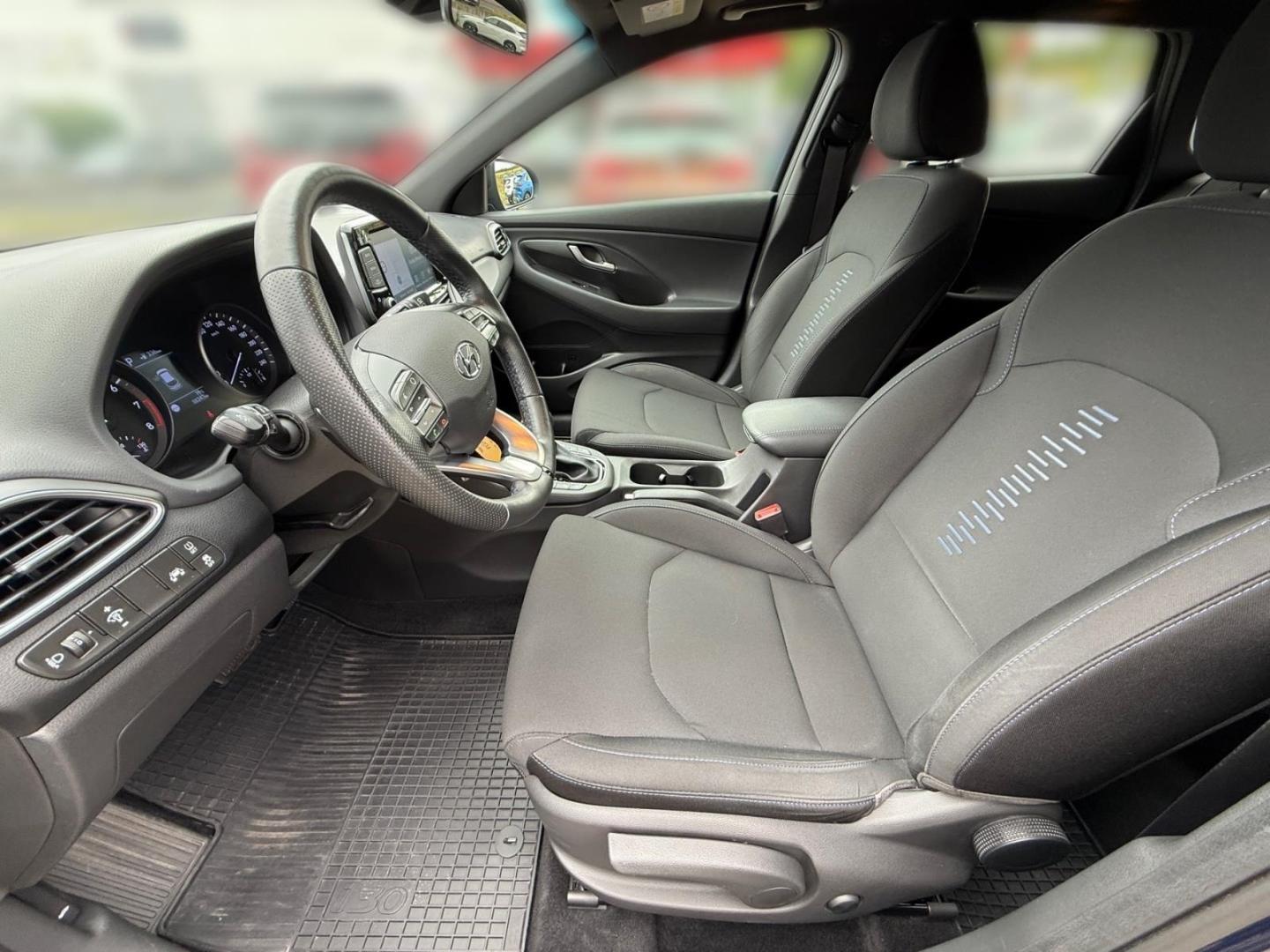 Hyundai i30 1.4T Kombi Passion+ Panodach Navi PDC SHZ Kl