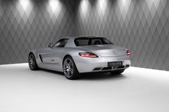 SLS AMG 6,2 V8 Coupe SILVER/RED B&amp;O SOUND