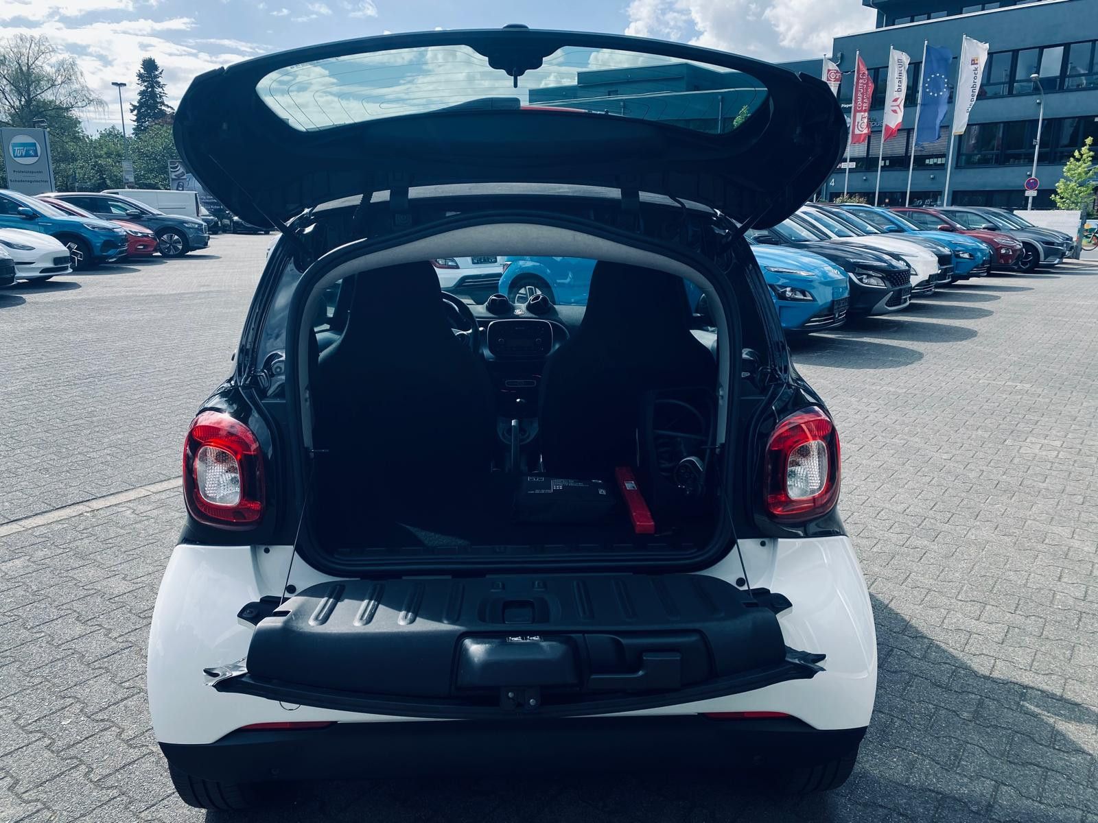 Fahrzeugabbildung Smart ForTwo electric drive 60KW GEPFLEGT+TEMP+MFL+LM