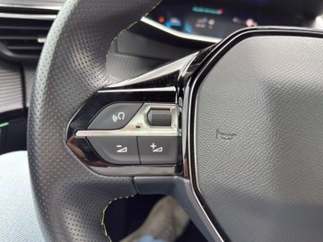 Peugeot 208 e GT Pack 136 50kWH Navi+RFK+SHZ+Carplay+Pan