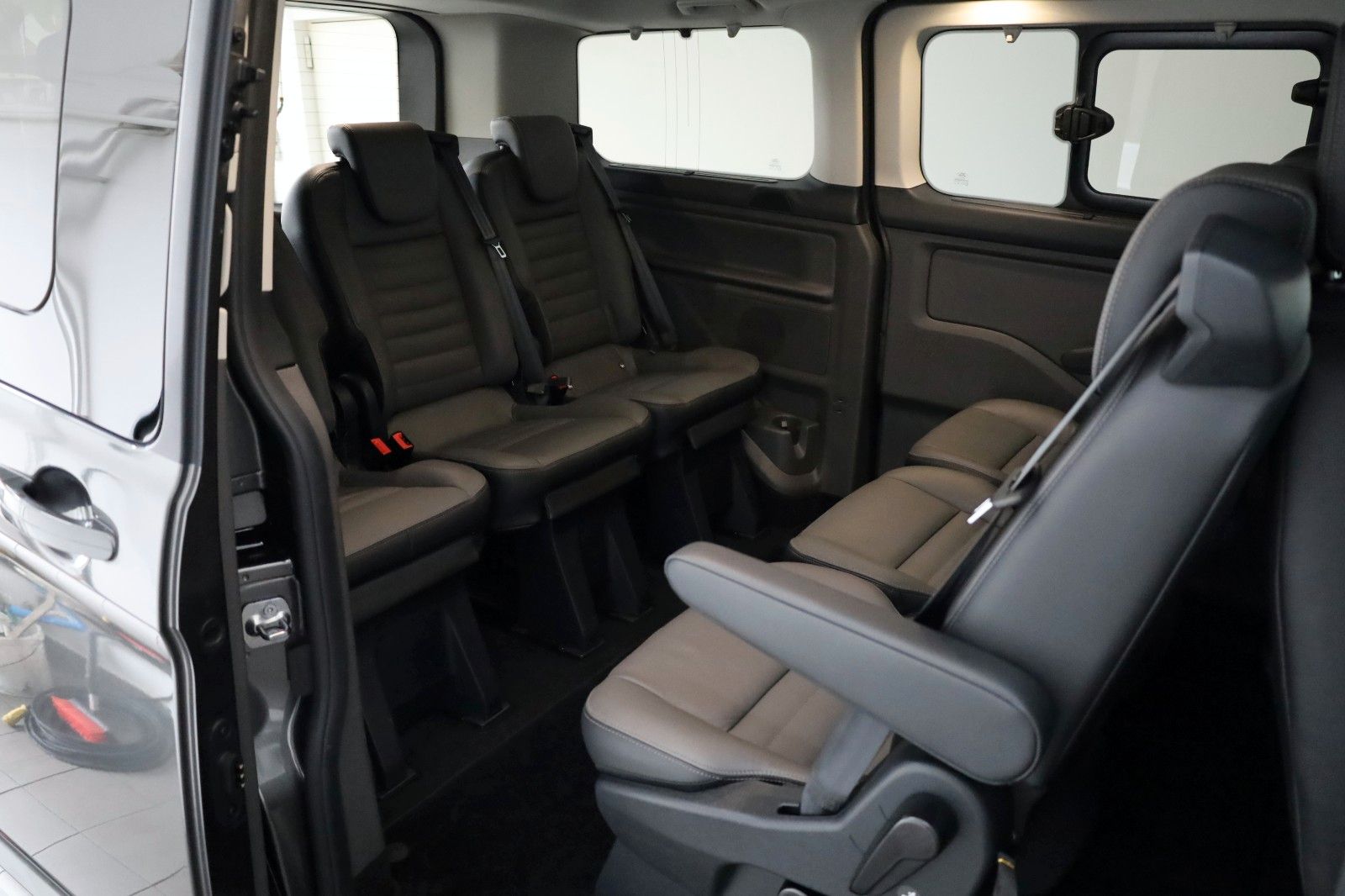 Fahrzeugabbildung Ford Transit Custom Titanium X Leder,Navi,ACC,8 Sitze