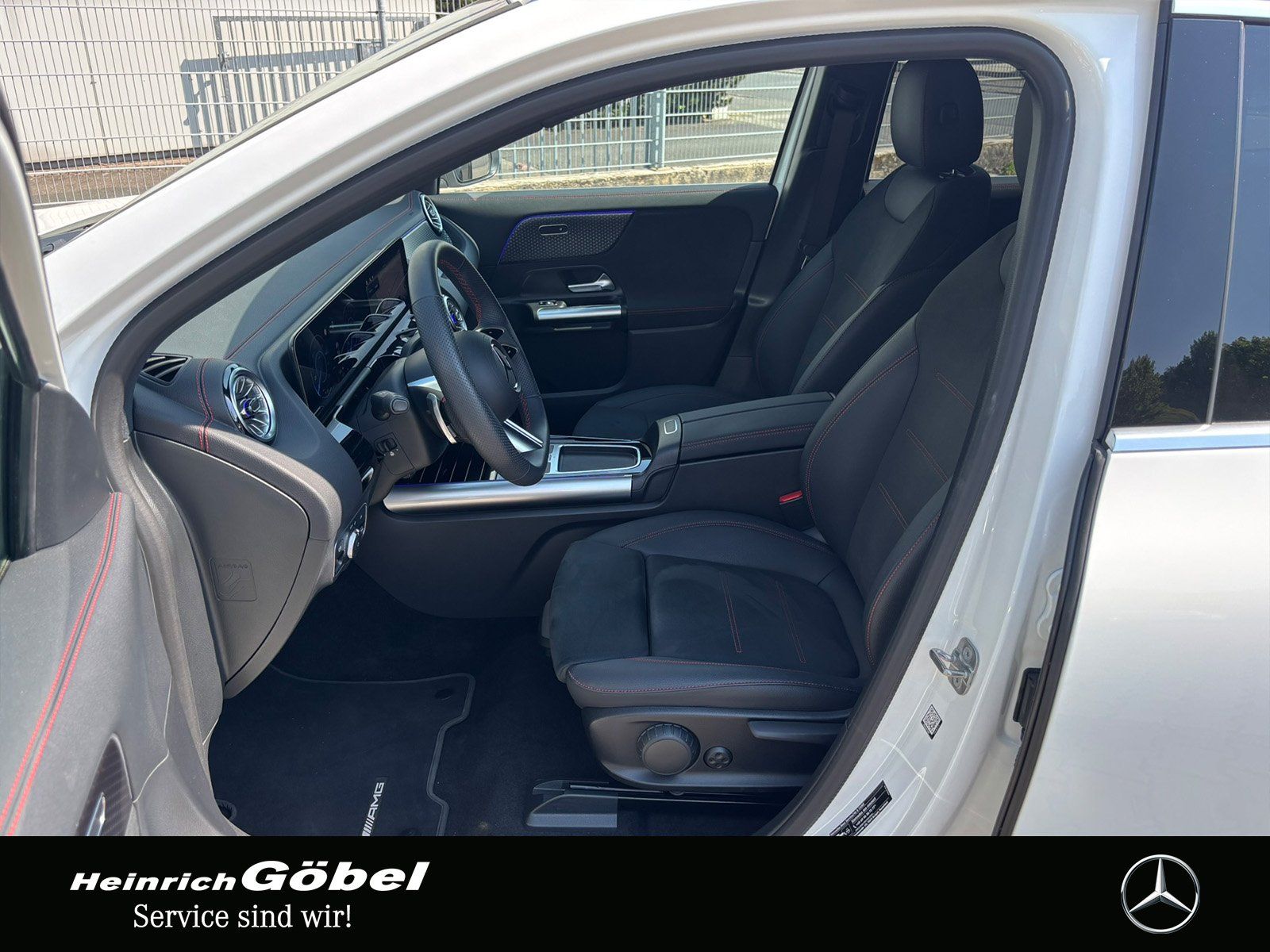 Fahrzeugabbildung Mercedes-Benz EQA 250 AMG*TOTWINKEL*APPLE-CARPLAY*AMBIENTEBEL