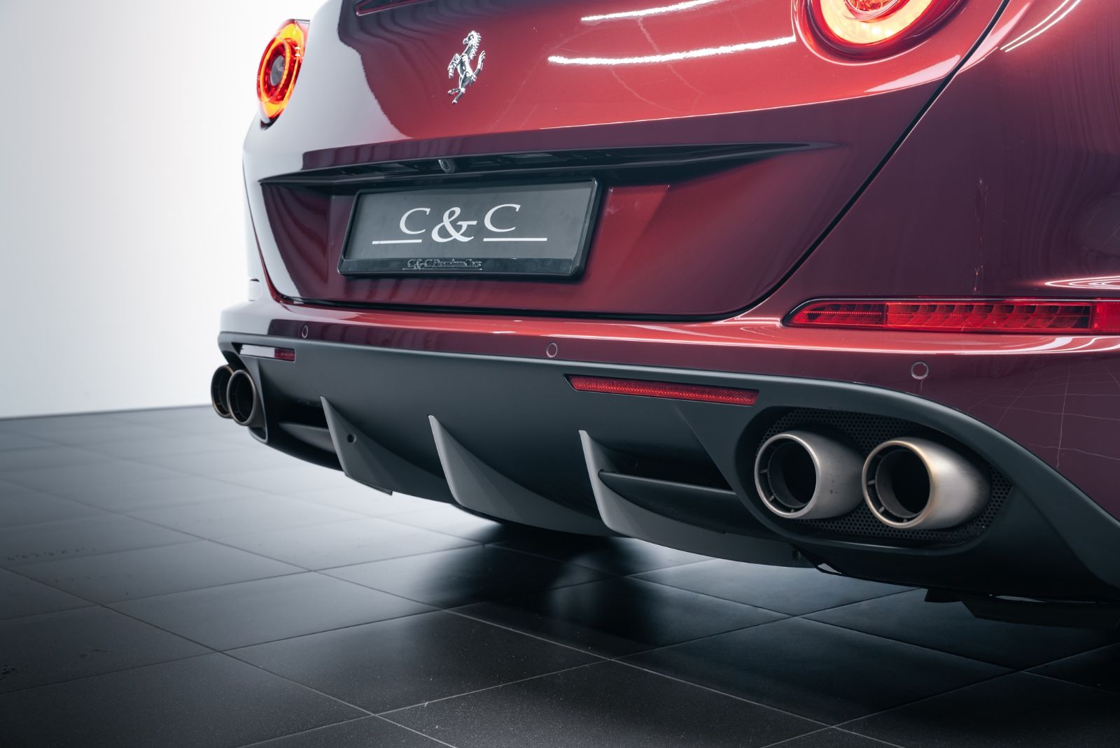 Fahrzeugabbildung Ferrari California T ATELIER/SPECIAL COLOUR/WENIG KM