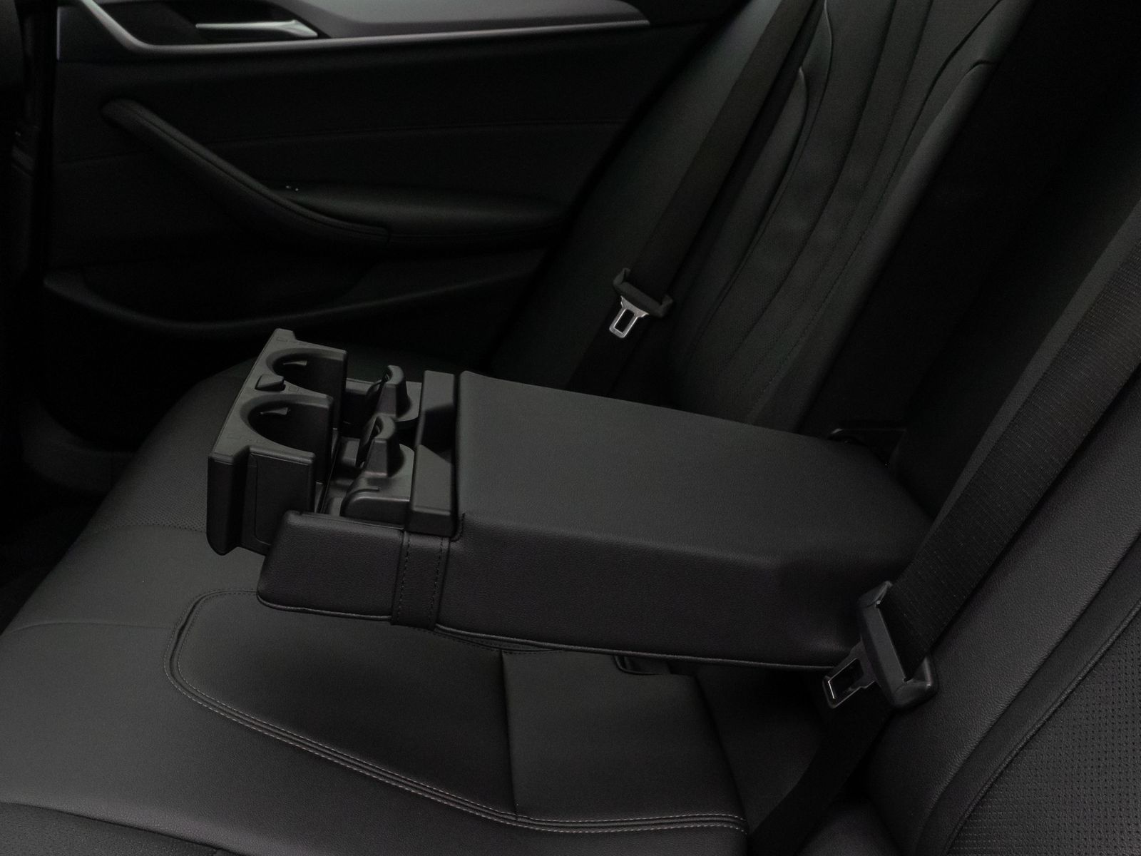 Fahrzeugabbildung BMW 530e Panorama Kamera DAB Leder Alarm AHK