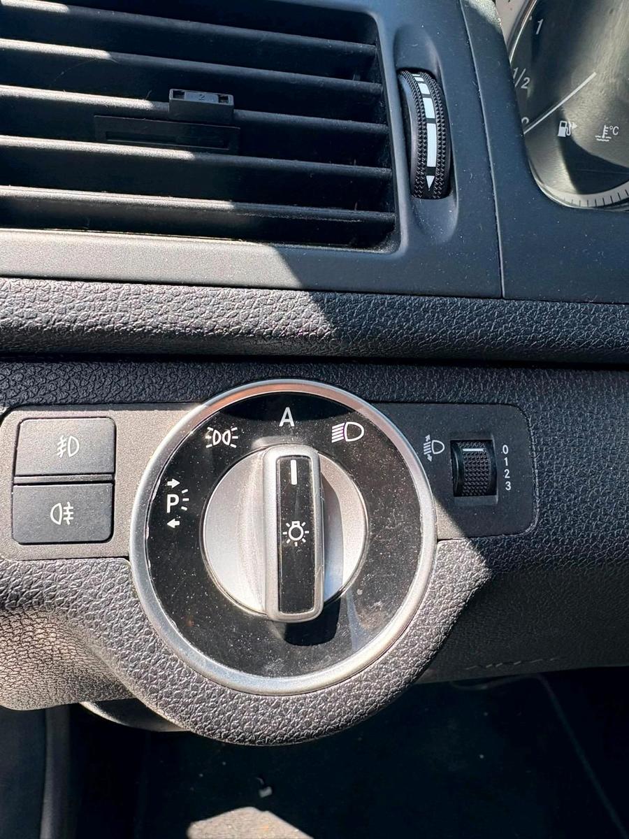 Mercedes-Benz C180 2010 — photo 13