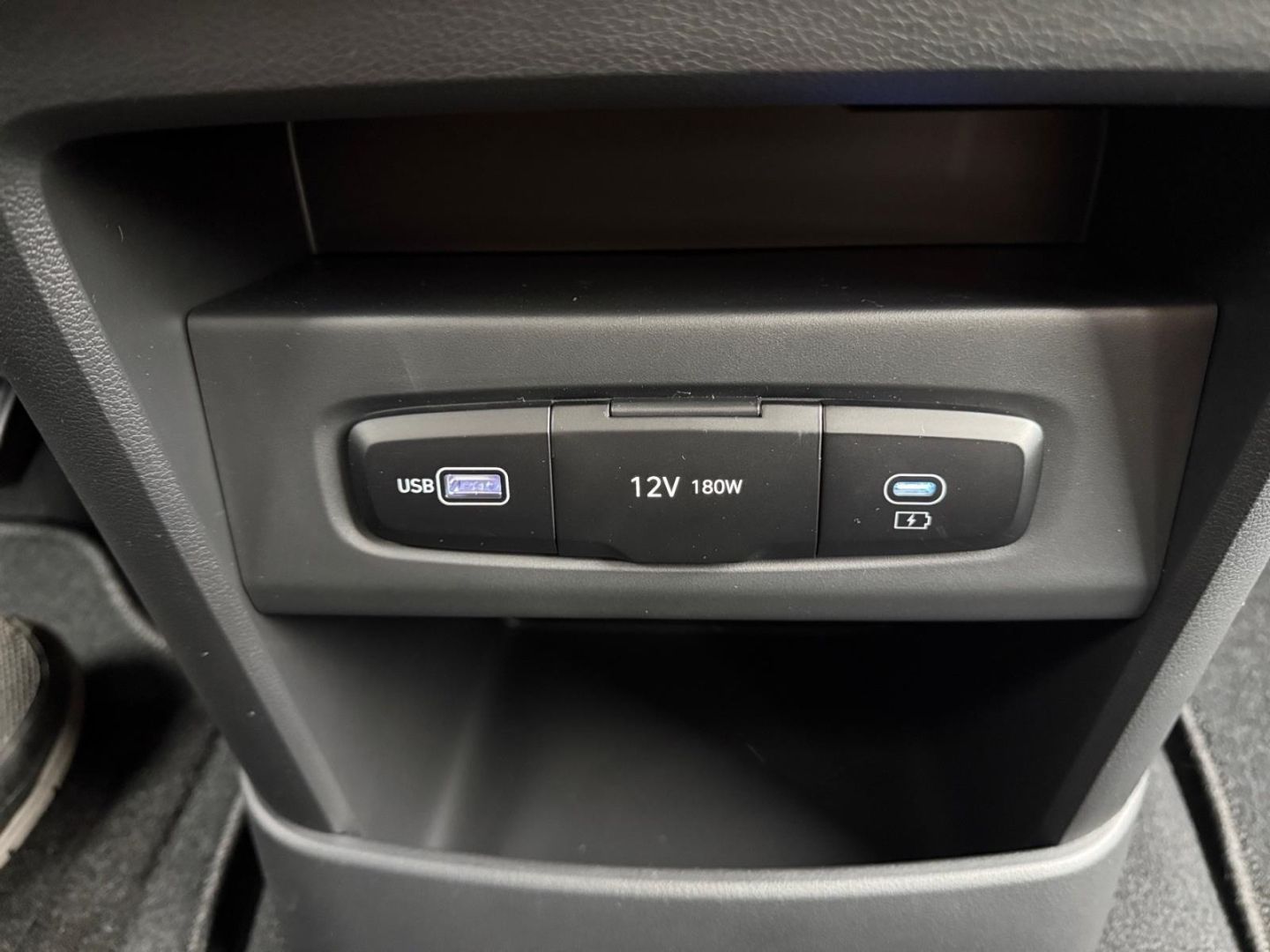 Fahrzeugabbildung Hyundai STARIA Trend Hybrid 1.6 T-GDI 9-SITZER KAMERA+AC