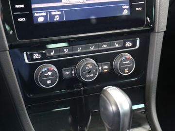 Volkswagen Golf Variant 1.6TDI DSG IQ DRIVE LED KAMERA ACC