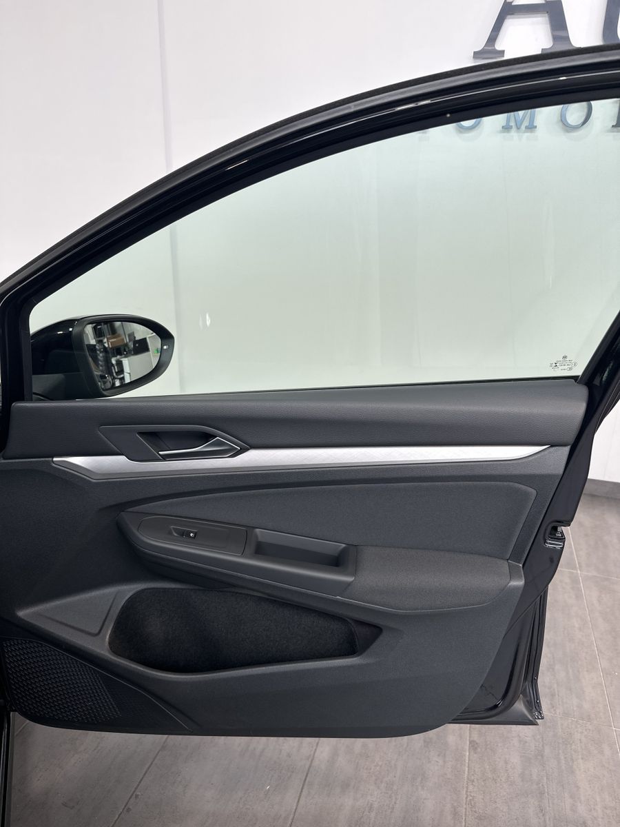 Fahrzeugabbildung Volkswagen Golf Variant 2.0 TDI DSG Life LED+ACC+SHZ+VCOCK