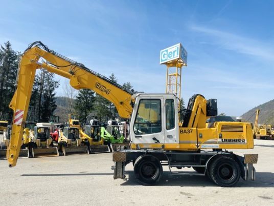 Liebherr A904