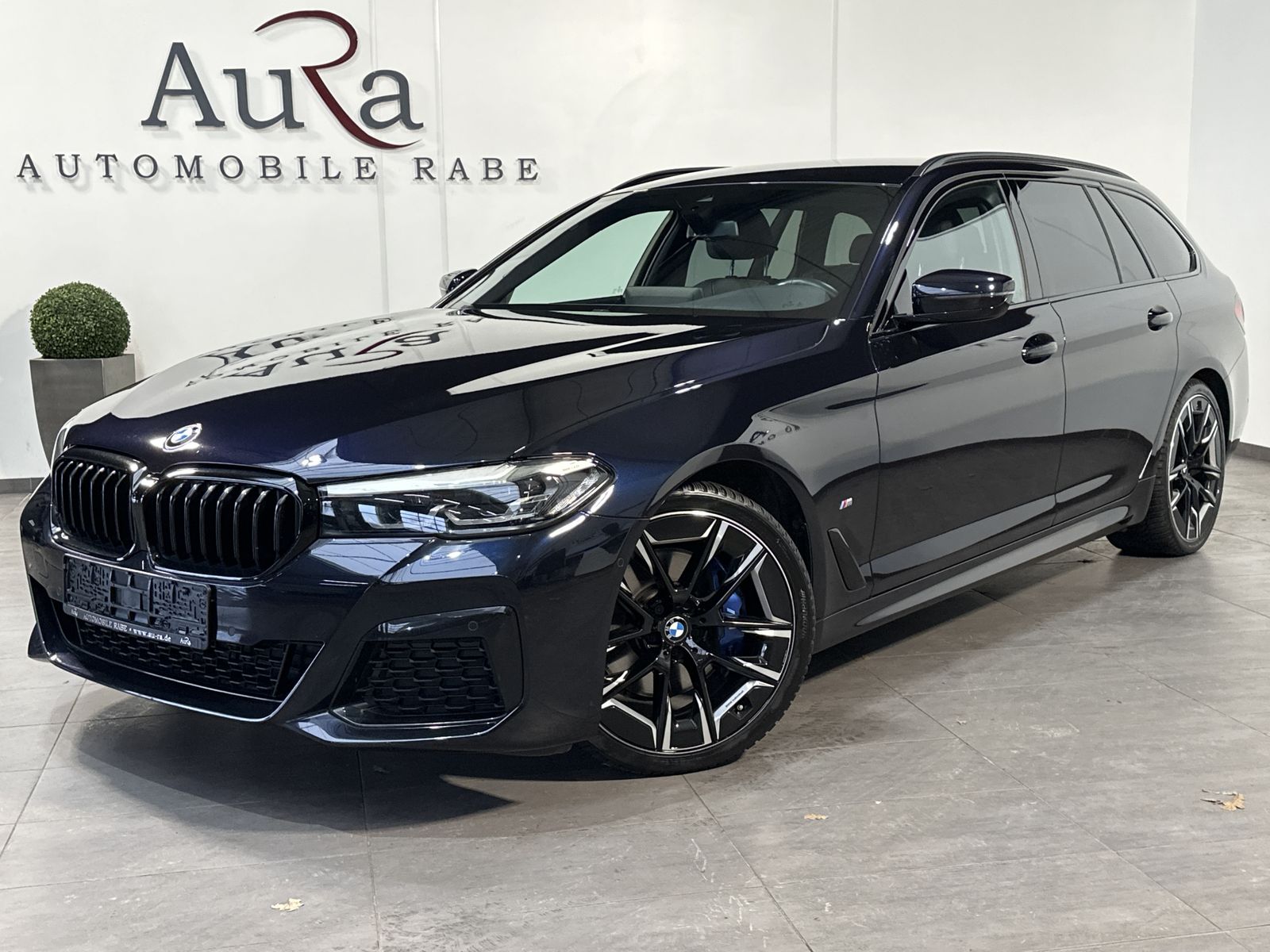Fahrzeugabbildung BMW 530i Touring M-Sport NAV+LED+AHK+KAM+H&K+20ZO+VC