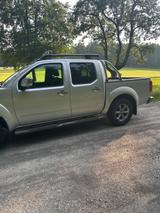 Nissan Navara Automatik  - silberne Nissan Navara
