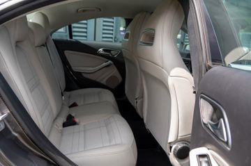 Fahrzeugabbildung Mercedes-Benz CLA 180 URBAN AMBIENTE|MEMORY|NAVI|SHZ