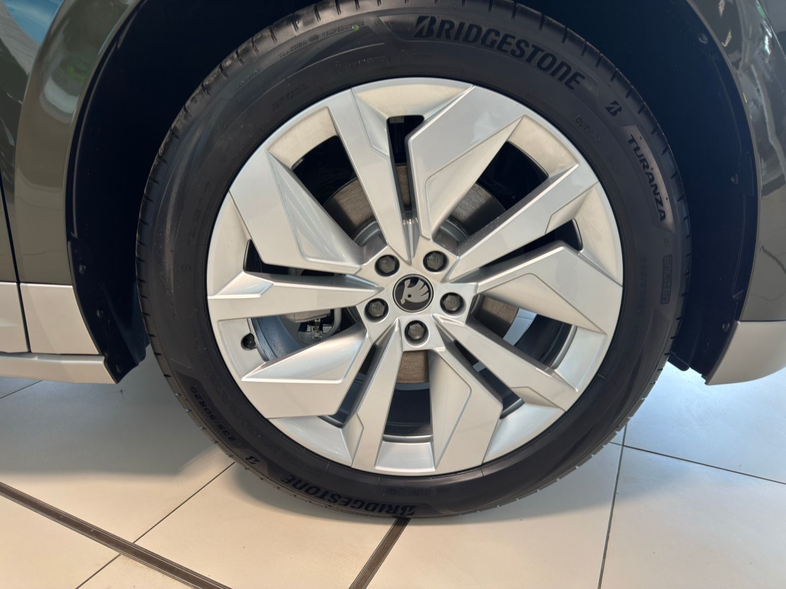 Fahrzeugabbildung SKODA Enyaq 60 Lodge*RFK*AHK*20Zoll*eHeck