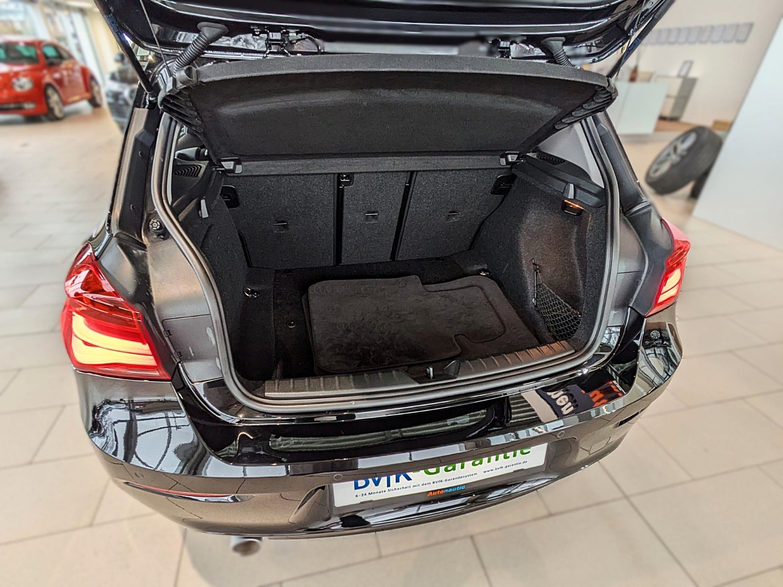 Fahrzeugabbildung BMW 116d 5 Trg KLIMAAUT NAVI SITZHZG PDC 1.HAND ALU