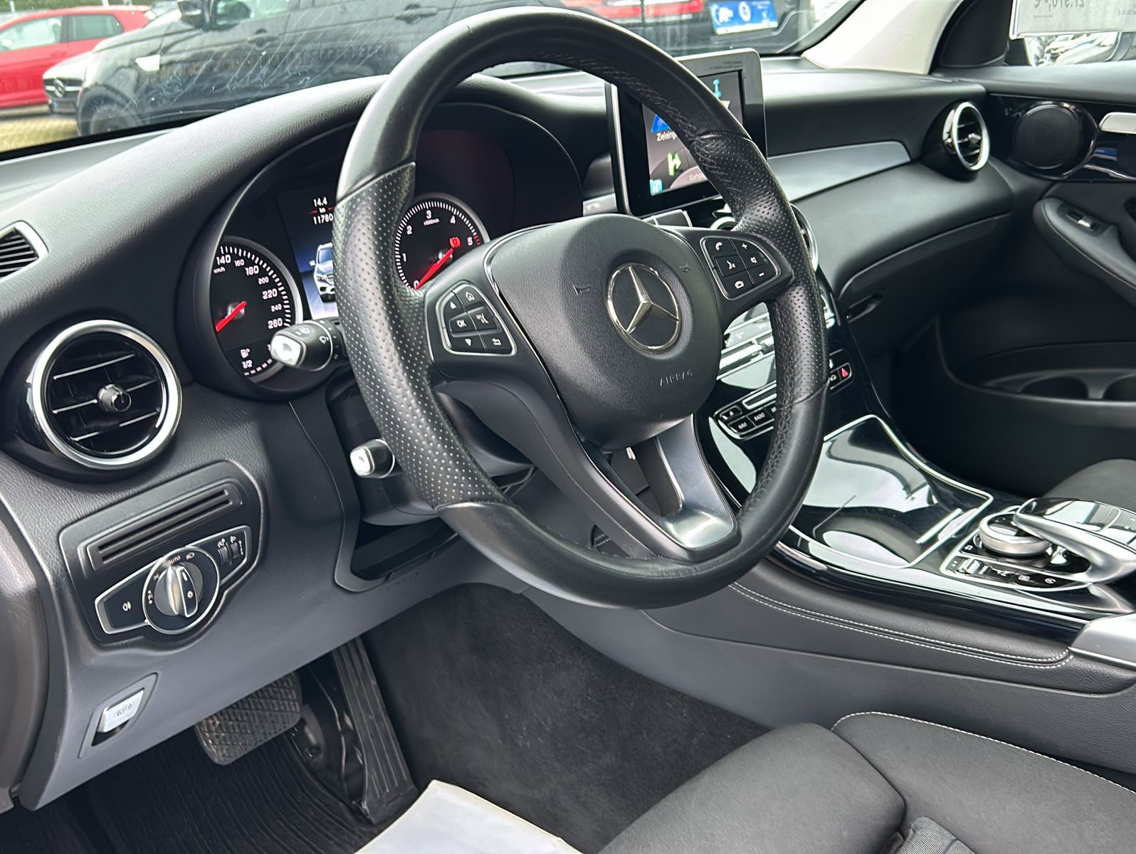 Fahrzeugabbildung Mercedes-Benz GLC 220d 4Matic 9G-TRONIC