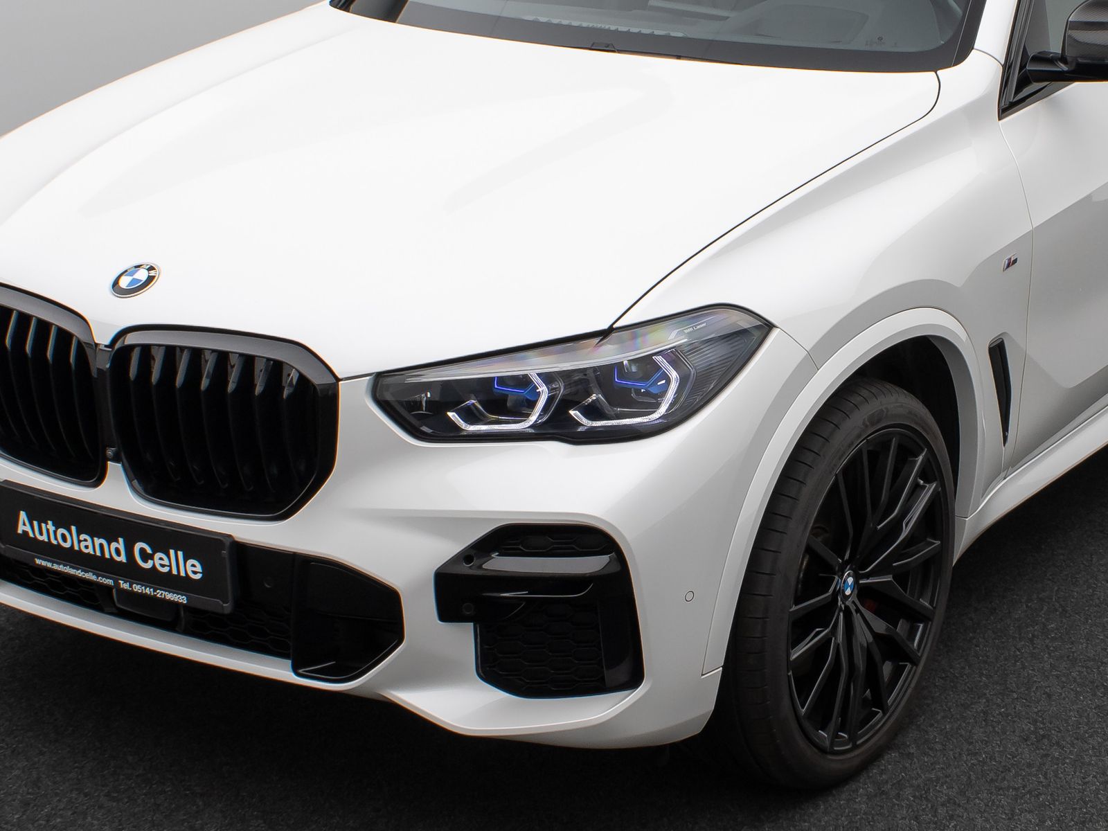 Fahrzeugabbildung BMW X5 xD30d M Sport Panorama Laser 360°HUD DAB B&W