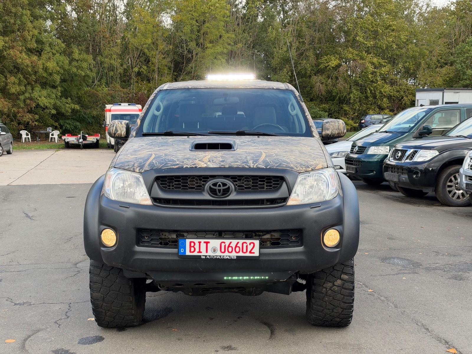 TOYOTA HILUX DOUBLE CAB LIFE 171 ch 4X4 BVM - TREUIL - ATTELAGE - 145000 km