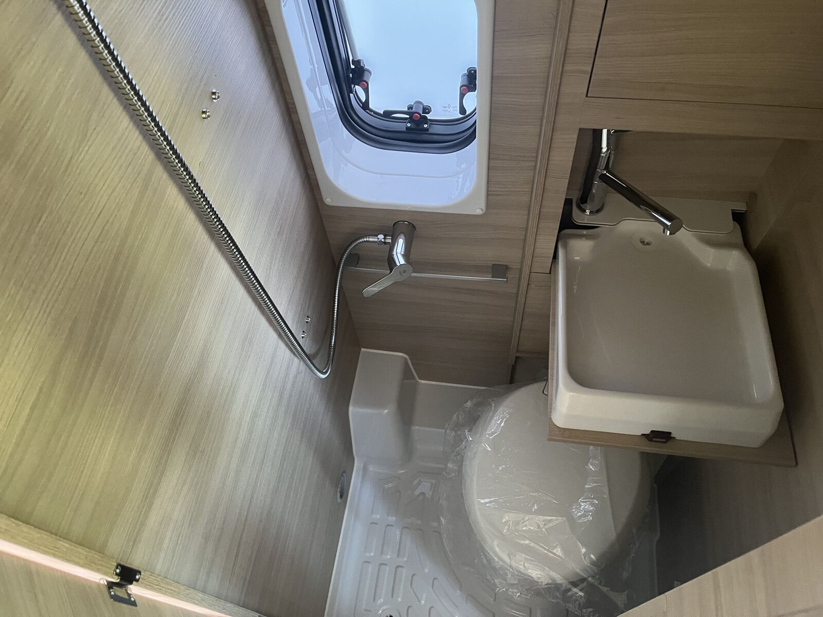 Fahrzeugabbildung Forster Vantasy 541 HB 140 PS mit Pop-Up Dach
