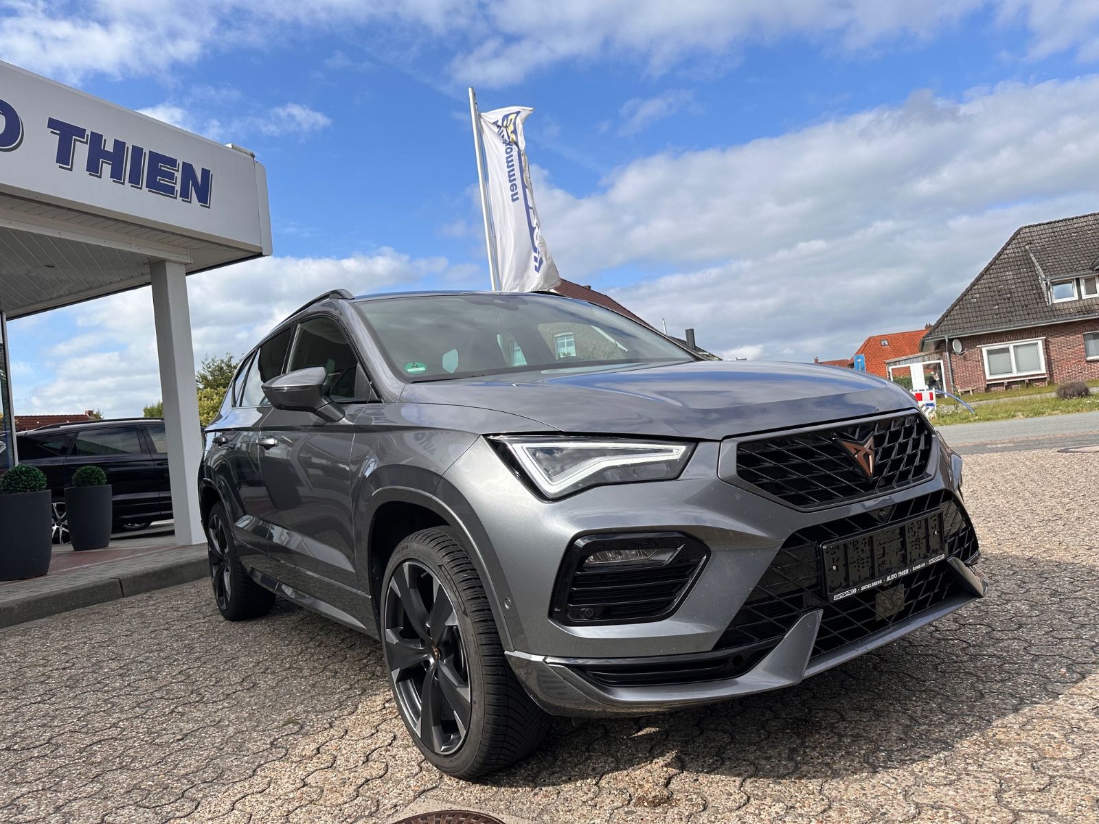 Fahrzeugabbildung CUPRA Ateca 1.5 TSI DSG Pano/ACC/Navi/LED/SHZG/Travel