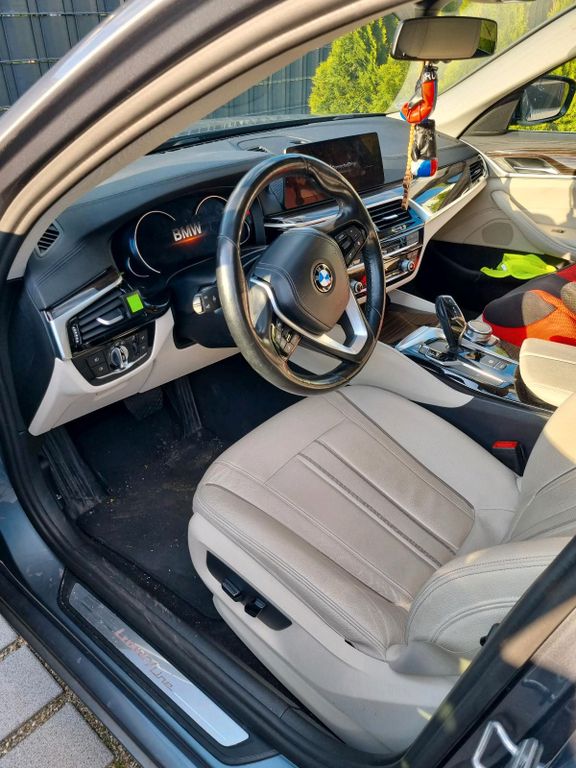 Image of BMW 530