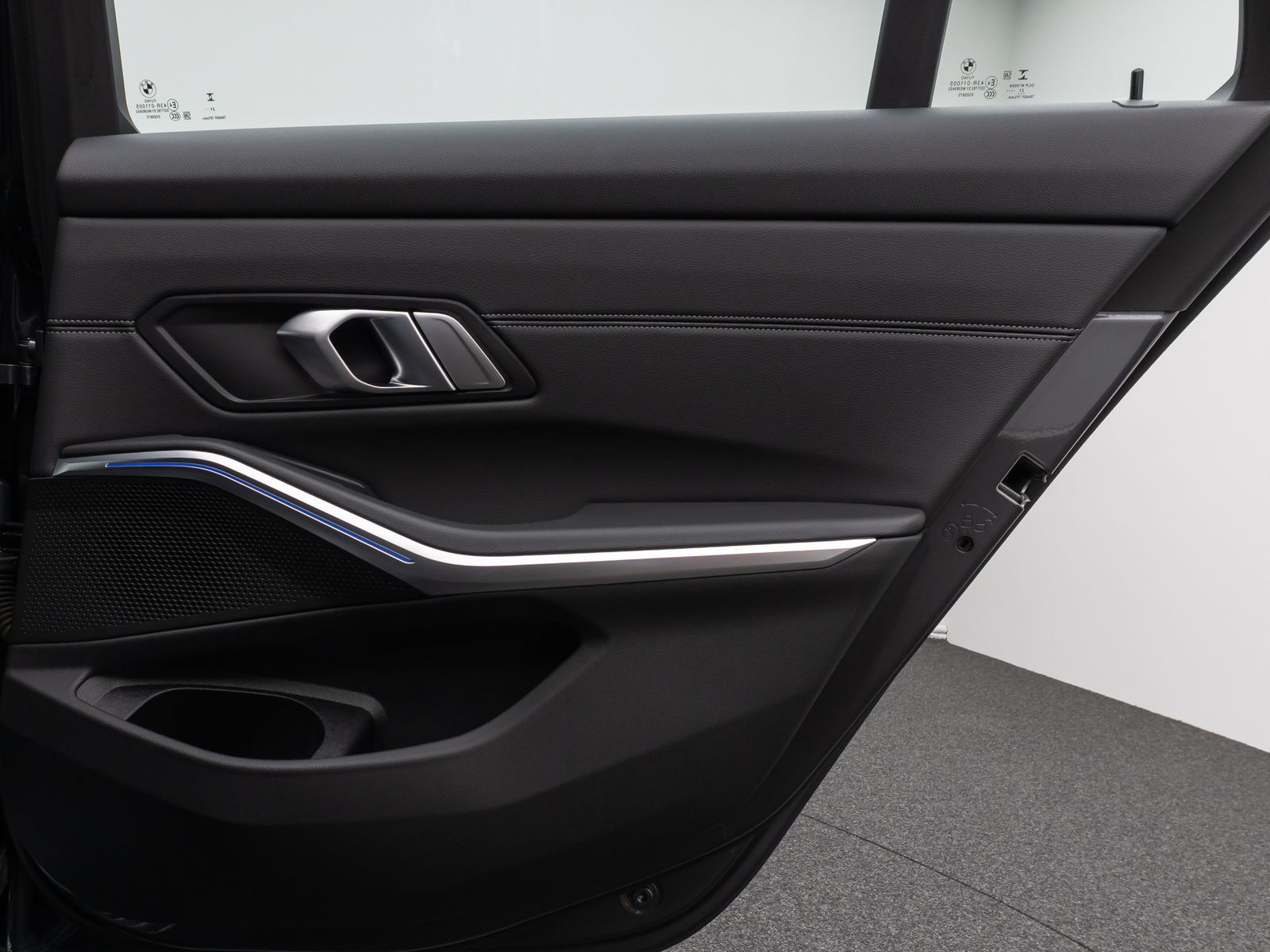 Fahrzeugabbildung BMW 330i xD SportLine DAB HiFi PDC Alarm LED M Sport