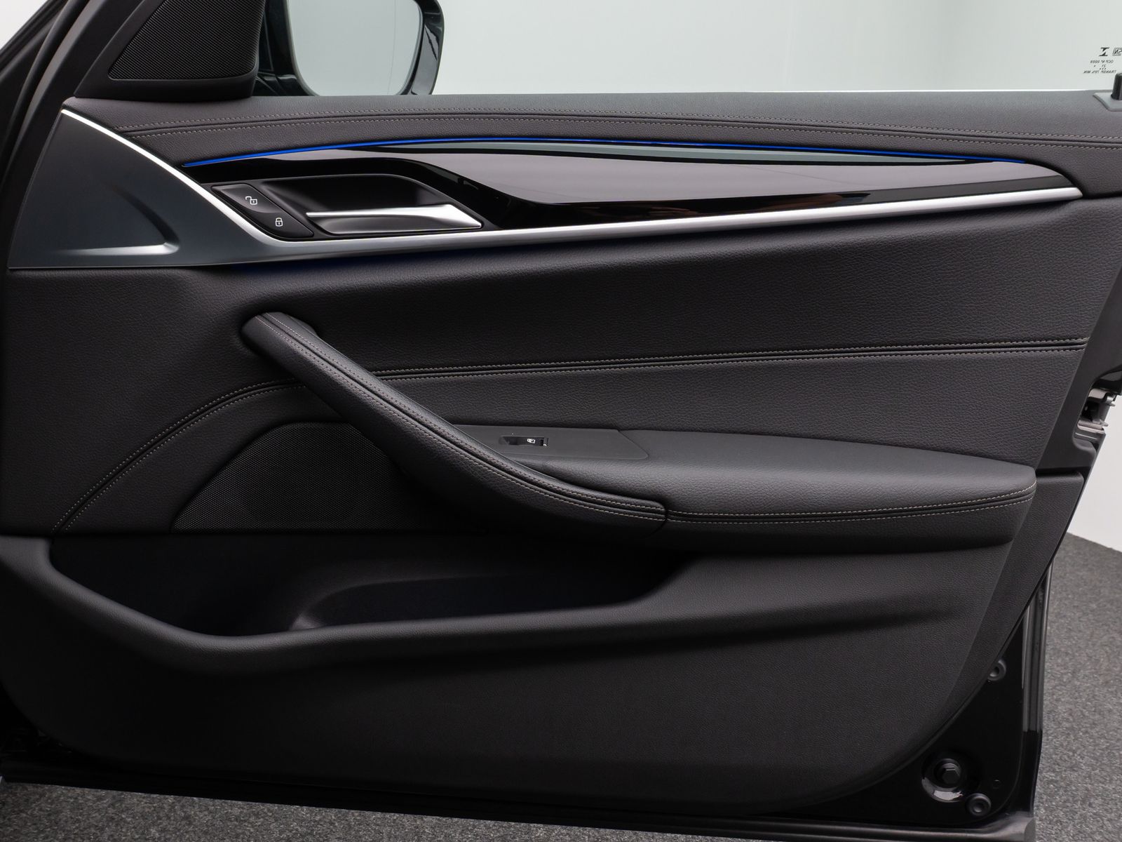 Fahrzeugabbildung BMW 530d LuxuryLine Panorama Kamera HiFi AHK Komfort