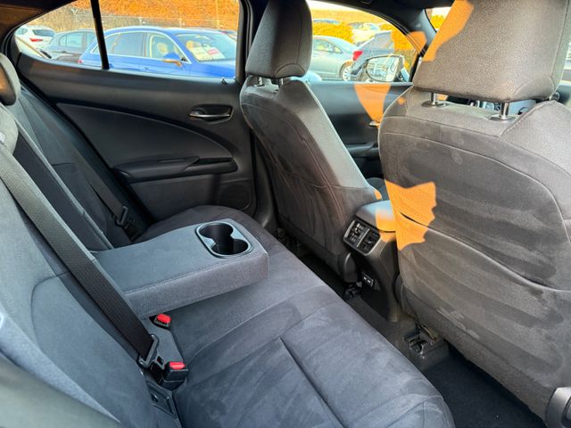 Lexus UX 250 h Launch Edition