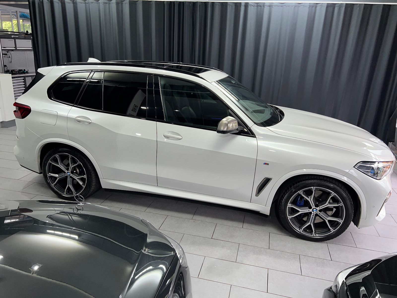 Fahrzeugabbildung BMW X5 M50d*LASER*SKY-LOUNGE*LUFT*7-SITZER*MASSAGE*