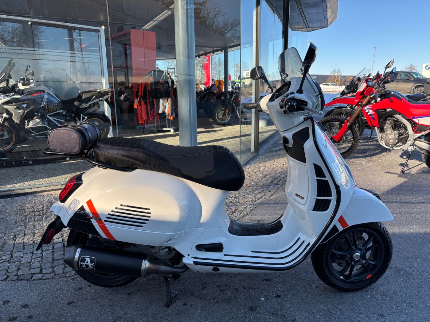 Fahrzeugabbildung Vespa GTS 300 Super Sport Arrow Auspuff