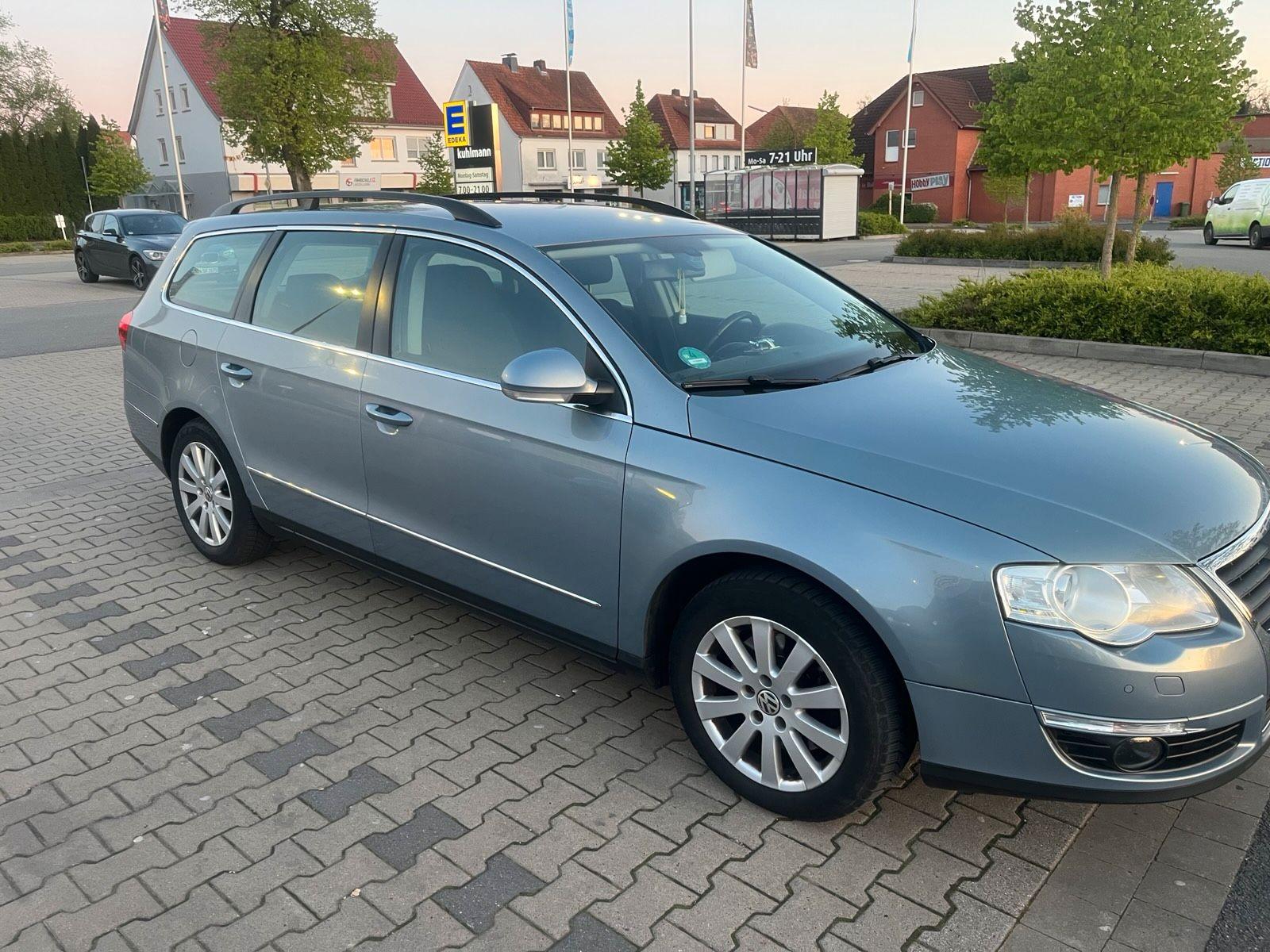 Volkswagen Passat 2009 — rear view