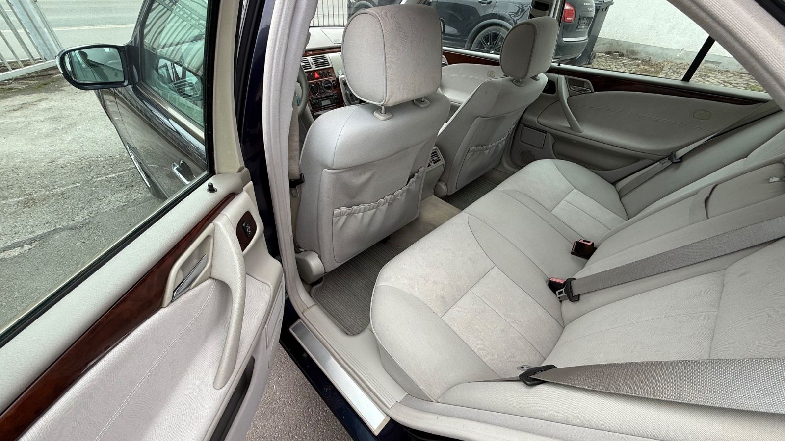 Fahrzeugabbildung Mercedes-Benz E 270 CDI ELEGANCE